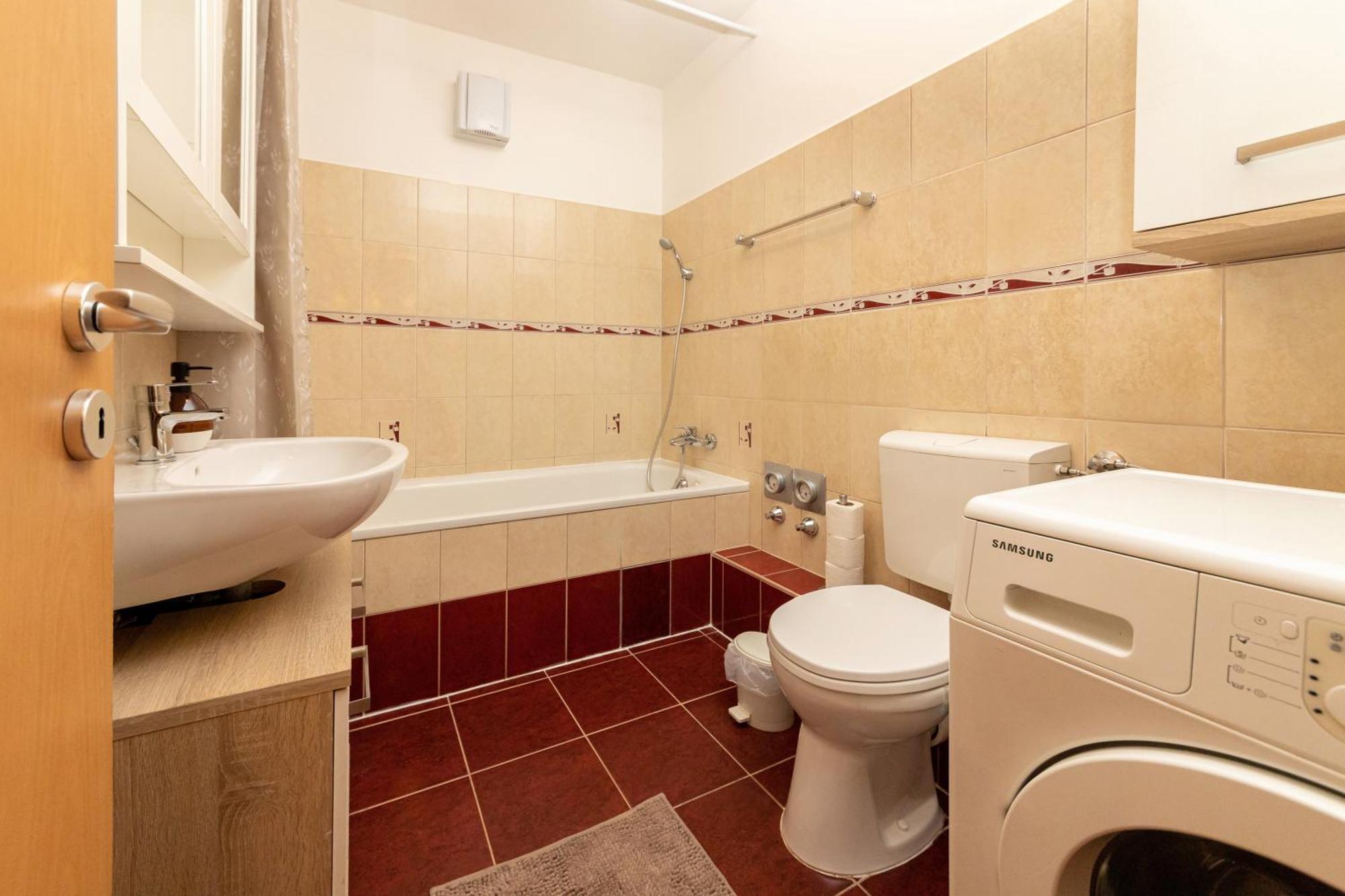 Center Budget Apartment Inside Free Parking Self Check-In Free Streaming Ac Balcony Budapest Exterior foto