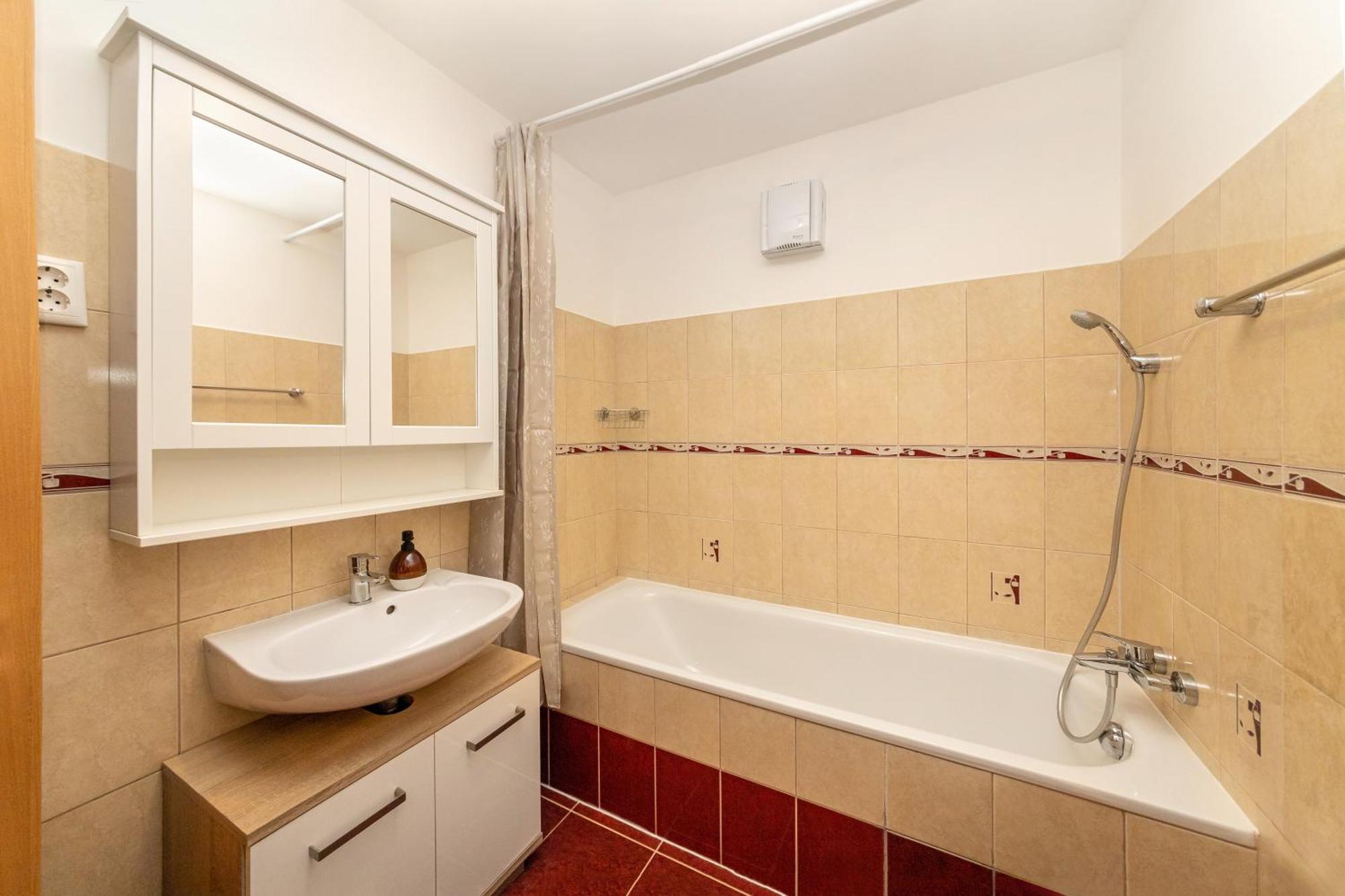 Center Budget Apartment Inside Free Parking Self Check-In Free Streaming Ac Balcony Budapest Exterior foto